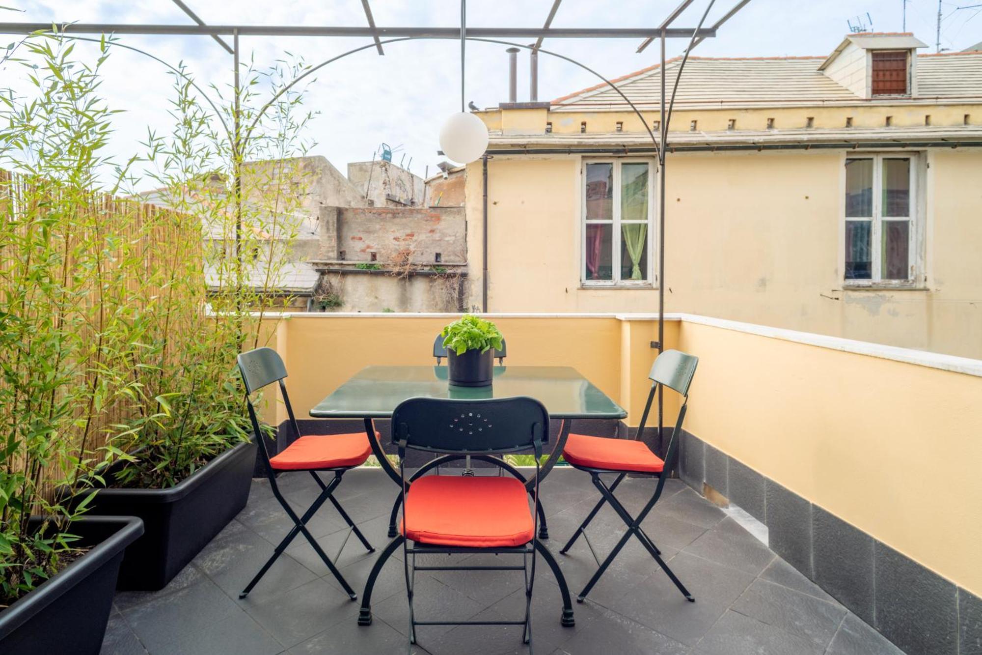 Cosy Apartment With Terrace Genova Eksteriør billede