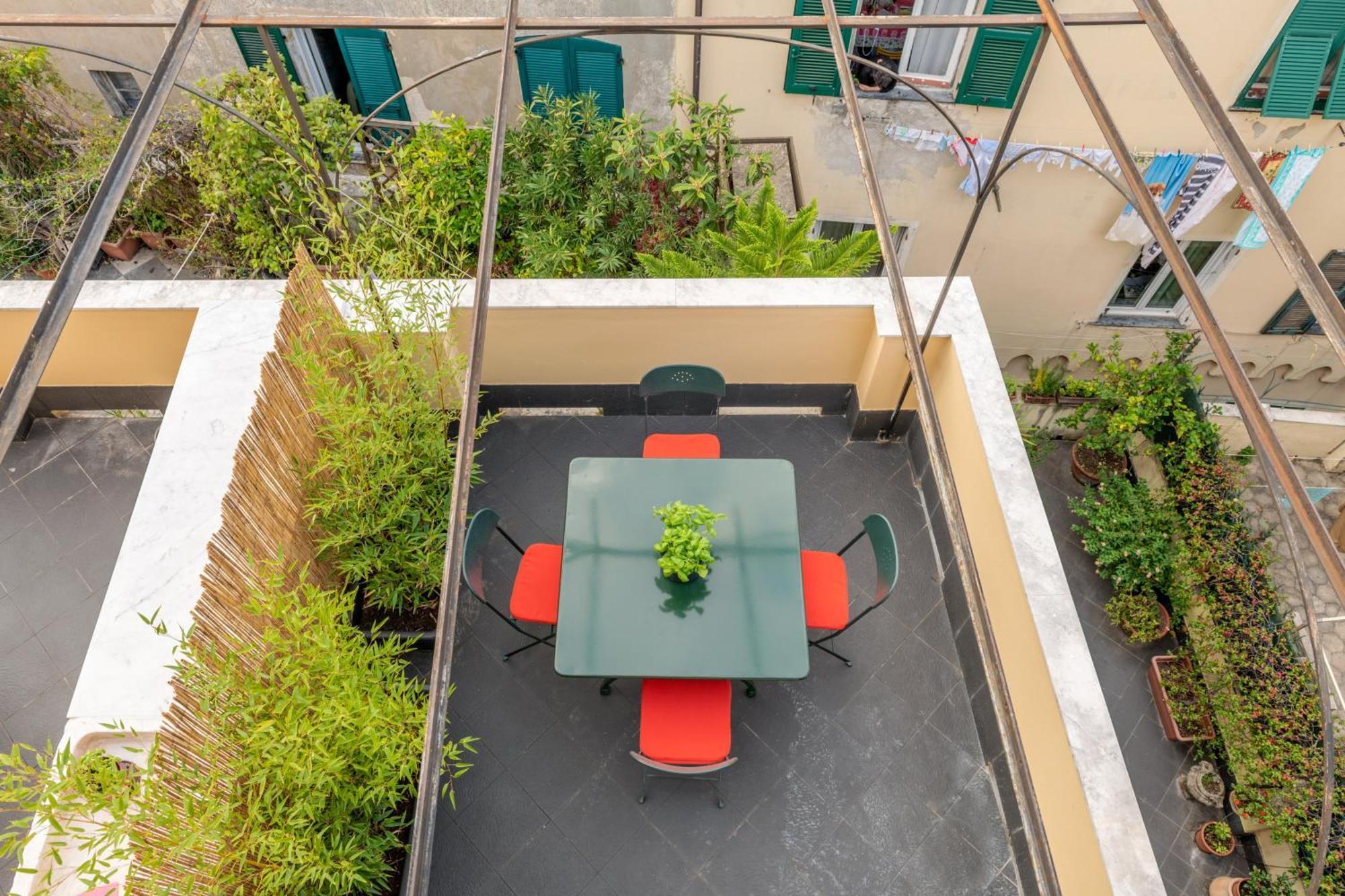 Cosy Apartment With Terrace Genova Eksteriør billede